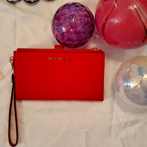 Michael Kors wallet - Picture 1 of 8